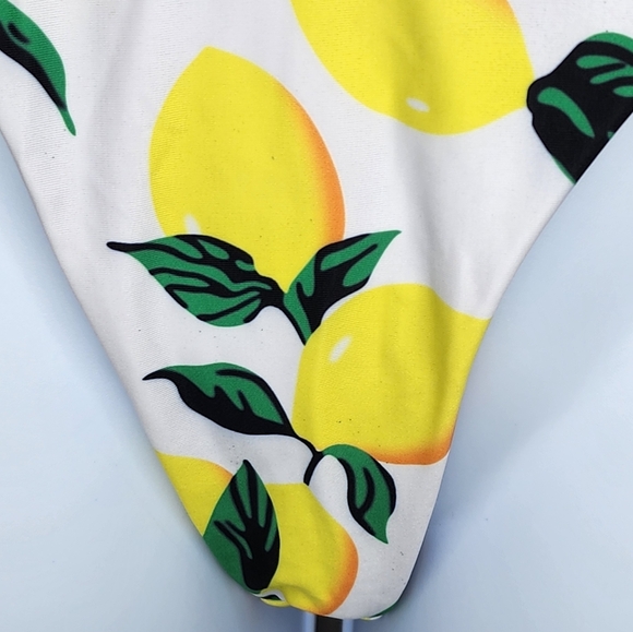 ZAFUL Lemon Pattern Bandeau Top Cheeky Bottom Bikini Set. Size: M/6 - Picture 7 of 9